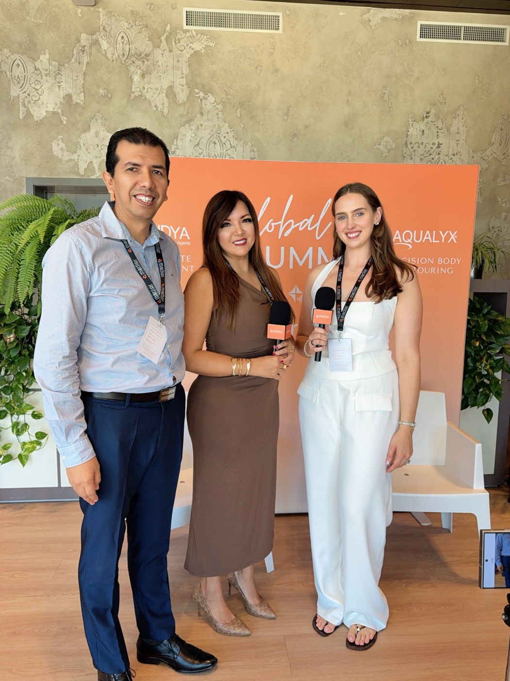 La Dra. Dennisse Arroyo junto a especialistas internacionales en el Global Summit de Marllor Biomedical, Bolonia, Italia